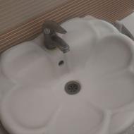 روشویی سرویس بهداشتی