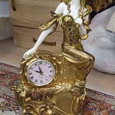 مجسمه ساعت....