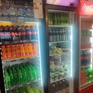 همکار فروشنده در مرغ سوخاری (کانتر کار)