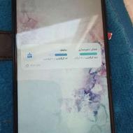 گوشی کاملا سالم با کارتن.و رجیستر سفید.... کیف هم دارد