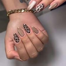 تخفیف ویژه کاشت و ترمیم ناخن