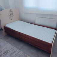 یک عدد تخت کودک و نوجوان بهمراه تشک طبی فنری سالم