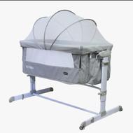 تخت کنار مادر