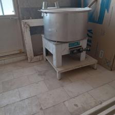 دیگ بزرگ برای نذری و گاز زیر آن هردو باهم فقط 5000000