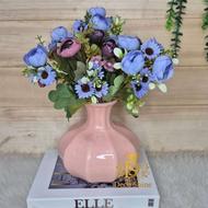 گل و گلدان رومیزی در طرحها ورنگهای مختلف در تکاب