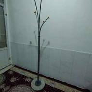 چوب لباسی ایستاده پایه سنگی