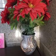 گلدان با گل مصنوعی زیر قیمت گذاشتم