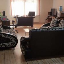 تجهیزات اداری (میز و صندلی)