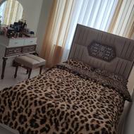 تخت خواب یک و نیم نفره همراه میز آرایش و صندلی آرایش و تشک