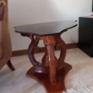 میز کنار سالنی بسیار زیبا