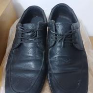 کفش مردانه تقریبا در حد نو کلا چند بار پوسیده نشده سایز 43