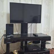 تلوزیون 32 اینچ همراه با میز شیشه ای