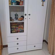 کمد کاملا سالم ونو هستش بخاطر کمبود جافروخته میشه