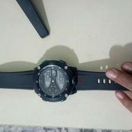 ساعت هوشمند همر با بند و کامپیوتری