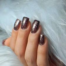 کاشت ناخن با بهترین متریال