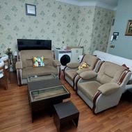 مبلمان 4 نفره به همراه جلومبلی کاملا سالم بدون خش و پارگی