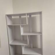 کتابخانه ام دی اف ایستاده