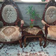 مبل سلطنتی 9نفره سالم همراه با میز عسلی