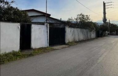 ویلا در تازاباد خ شالیزار جنب خانه بهداشت.فعلن موردار