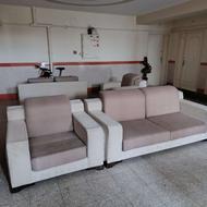 مبل راحتی به همراه میز