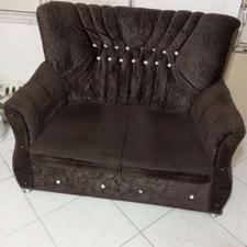 کاناپه سه نفره قهوه ای رنگ