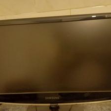 کامپیوتر همراه با میز