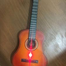 گیتار چراغدار موزیکال دکوری 30 سانت حدودا