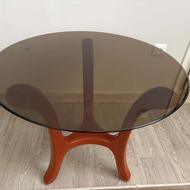 دو عدد میز عسلی و یک عدد میز وسط شیشه ای