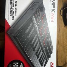 میدی کنترلر AKAI MPK mini mk3
