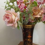 گل مصنوعی و گلدان