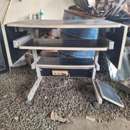 میز کامبیوتر به همراه محافظ برق