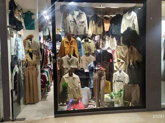 اجاره مغازه با کلیه اجناس دکوراسیون و متعلقات پوشاک زنانه