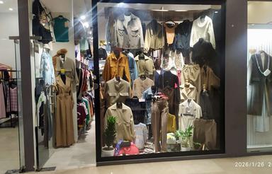 اجاره مغازه با کلیه اجناس دکوراسیون و متعلقات پوشاک زنانه