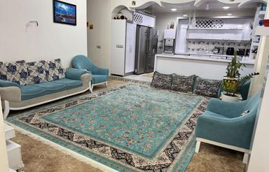 ویلایی طبقه بالا حیاط مجزا مرکزشهر لامردخیابان بسیج