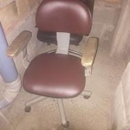 صندلی چرخدار قدیمی پیچی