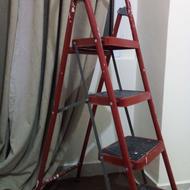 چهارپایه فلزی