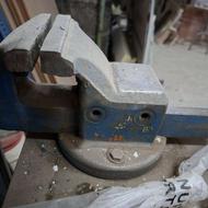 گیره فولادی ماتادور امریکایی قابل ریگلاژ و میز کار کشودار