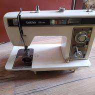 سردوز پروانه و چرخ خیاطی