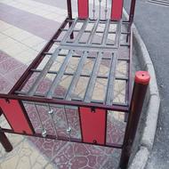 تخت آهنی سالم