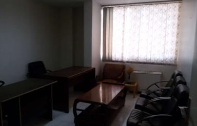 اتاقی از یک واحد اداری 17 متر