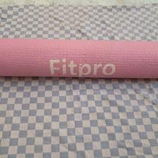 توپ والیبال و تشک ورزشی