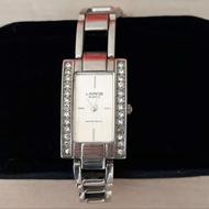 ساعت زیبای لاروس