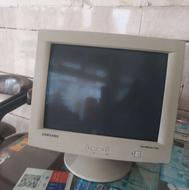 مانیتور کامپیوتر سالم