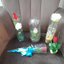 گل مصنوعی و گلدان