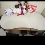 میز تحریر و کامپیوتر