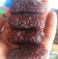 خرما پیارم حاجی اباد درجه یک طلایی مشکی