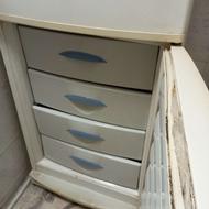 یک عددیخچال فریزرمارک البرزدرحدنوبه فروش میرسد