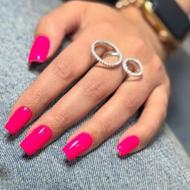 خدمات کاشت ناخن