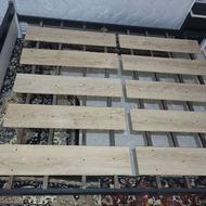 کفی زیر تختخواب