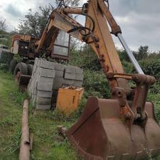 بیل مکانیکی فروشی نیاز ب تعمیر دارد